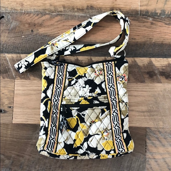 Vera Bradley Handbags - Vera Bradley floral crossbody purse.